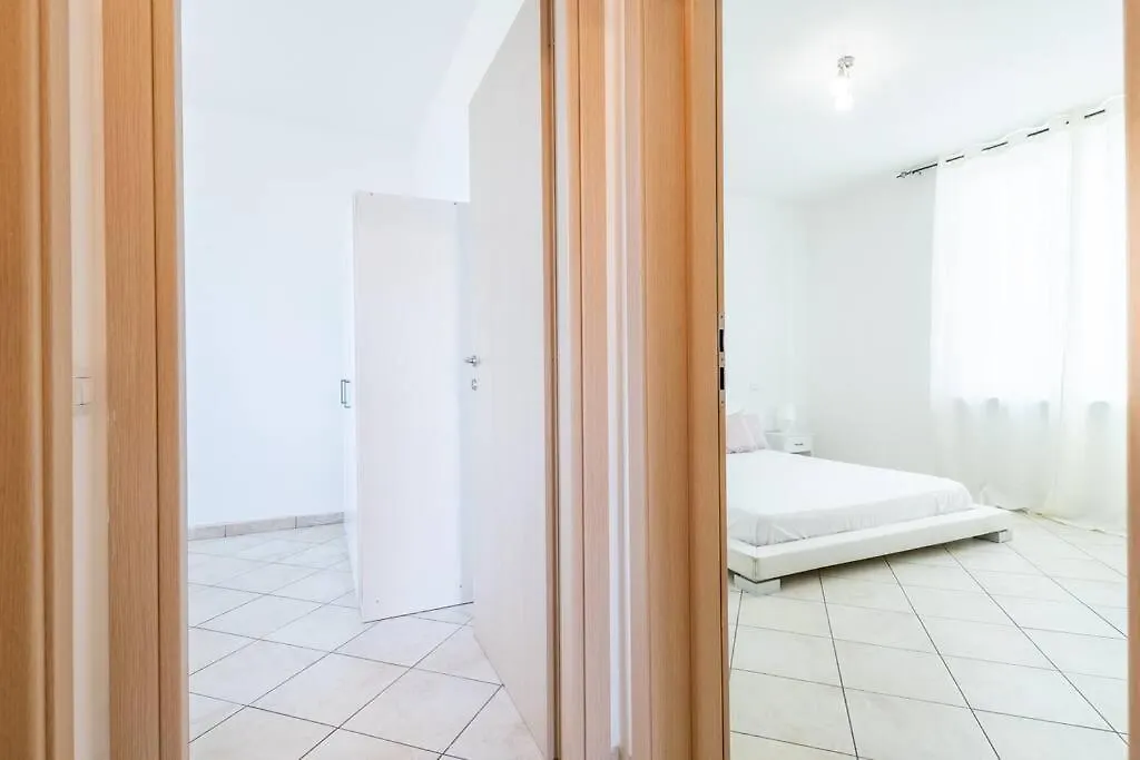 -Villa Emily- Parking, Garden & Wi-Fi Pisa 0*,  Italy