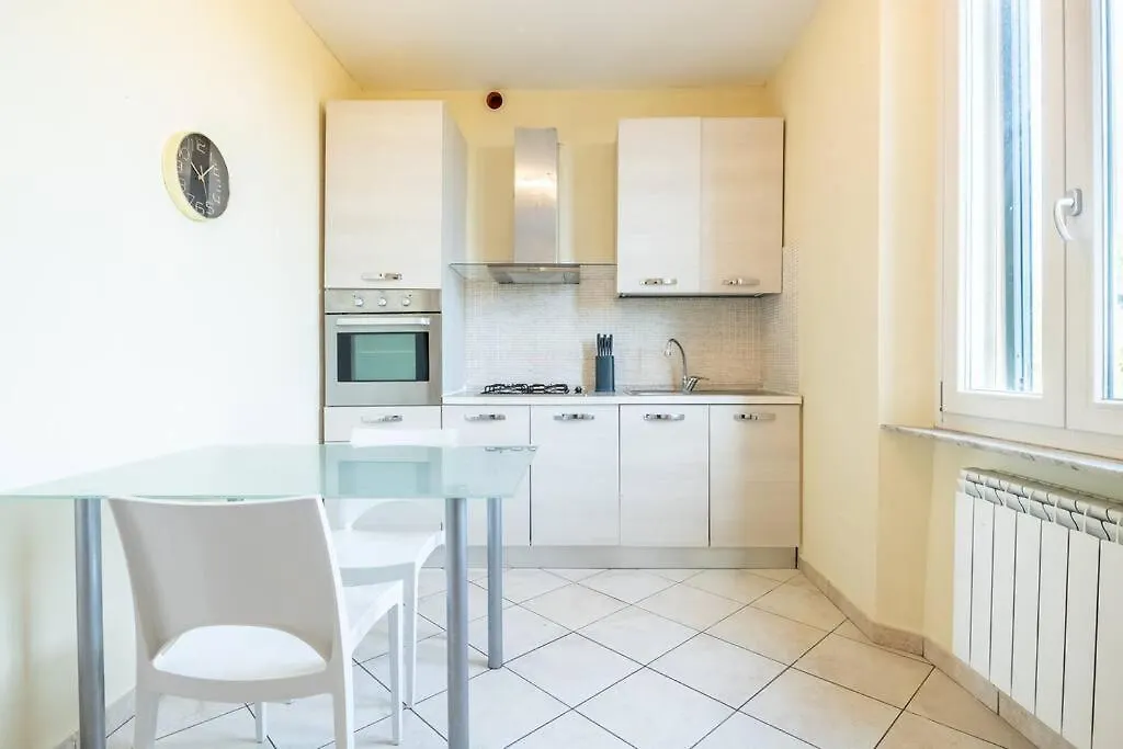 Apartment -Villa Emily- Parking, Garden & Wi-Fi Pisa